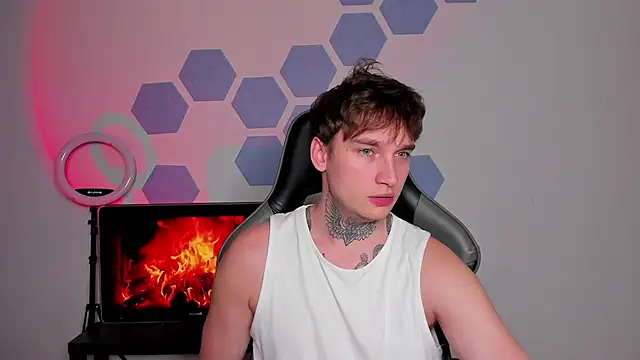 Snapshot of Chris_Tyson chatting on 10.23.25 Chris Tyson online show from 10.23.25