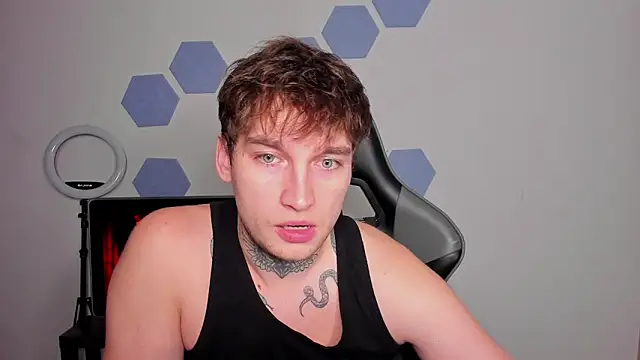 Snapshot of Chris_Tyson chatting on 10.24.25 Chris Tyson online show from 10.24.25