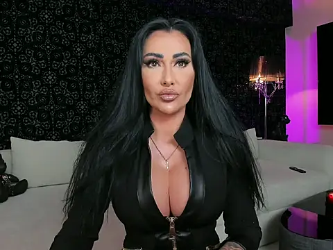 Snapshot of Mistress-Kennya chatting on 10.15.25 Mistress-Kennya online show from 10.15.25