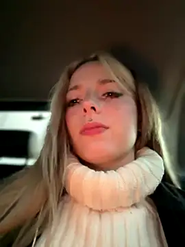 LoraaDoll online show from 09.25.25