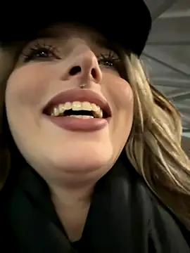 LoraaDoll online show from 11.28.25