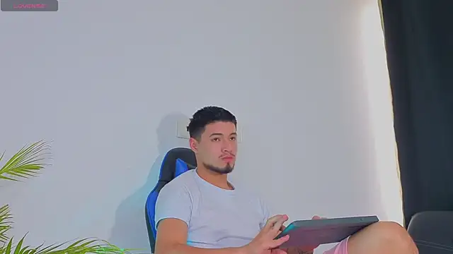 EdwardRoss  online show from 10.26.25