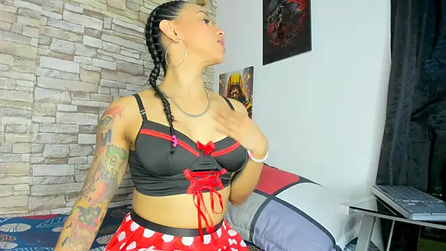 Snapshot of kaiagerbes3 chatting on 10.24.25 kaiagerbes3 online show from 10.24.25