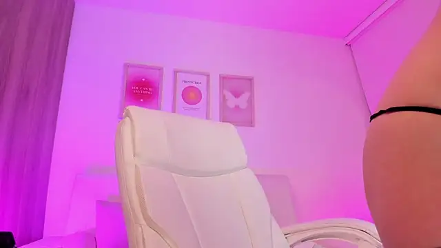 Snapshot of Steff_London chatting on 03.20.25 Steff London online show from 03.20.25