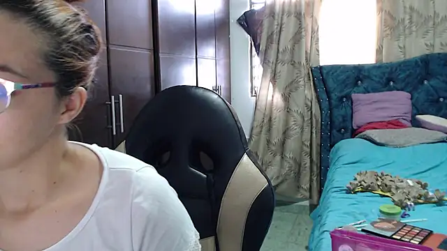 Kate lorens9 online show from 10.27.25