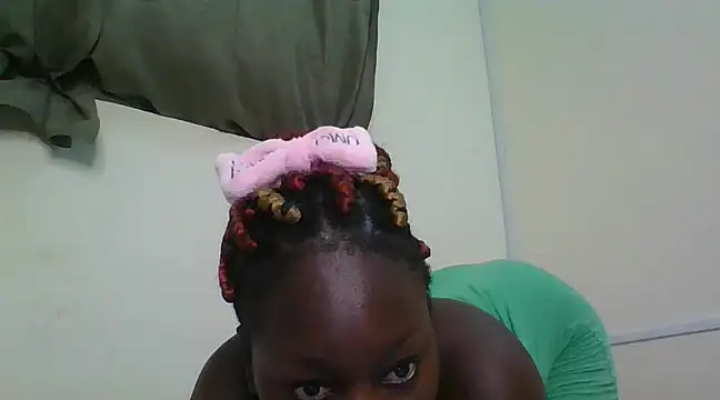 Snapshot of PrettyBabelv chatting on 03.22.25 PrettyBabelv online show from 03.22.25