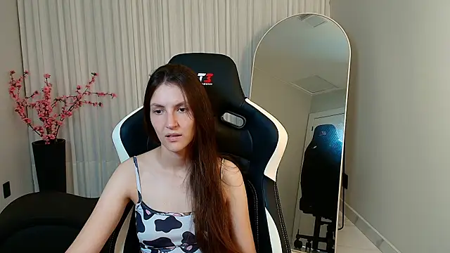 Snapshot of upssnowy chatting on 10.10.25 upssnowy online show from 10.10.25