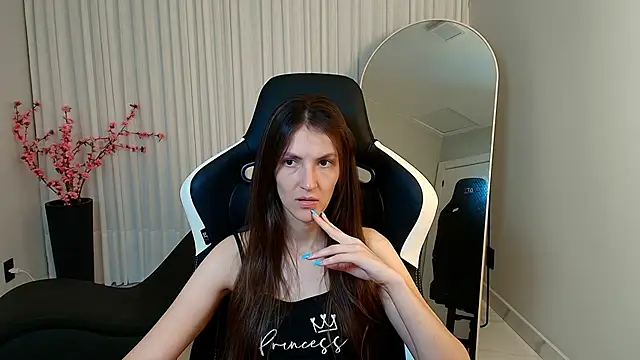 Snapshot of upssnowy chatting on 10.11.25 upssnowy online show from 10.11.25