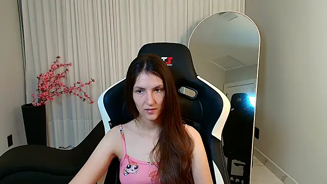 Snapshot of upssnowy chatting on 10.22.25 upssnowy online show from 10.22.25