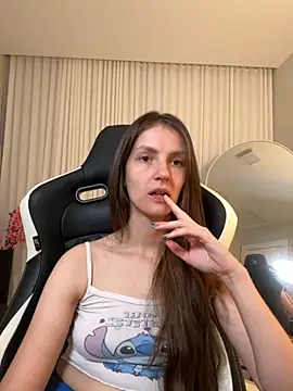 Snapshot of upssnowy chatting on 10.23.25 upssnowy online show from 10.23.25