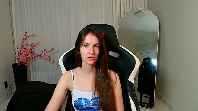 Snapshot of upssnowy chatting on 10.29.25 upssnowy online show from 10.29.25