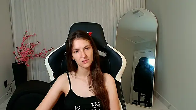 Snapshot of upssnowy chatting on 10.30.25 upssnowy online show from 10.30.25