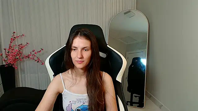 Snapshot of upssnowy chatting on 11.01.25 upssnowy online show from 11.01.25