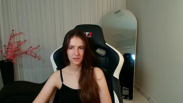 Snapshot of upssnowy chatting on 11.02.25 upssnowy online show from 11.02.25