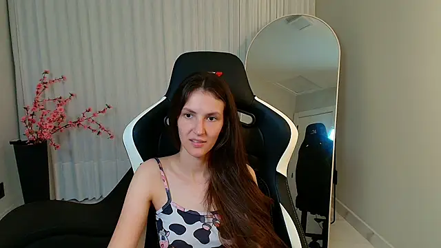 Snapshot of upssnowy chatting on 11.16.25 upssnowy online show from 11.16.25