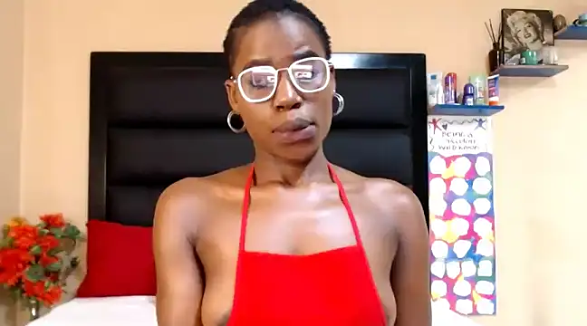 Snapshot of LongPussyLipsxx chatting on 02.14.25 LongPussyLipsxx online show from 02.14.25