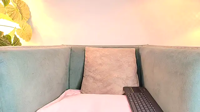 Fluffy Bubble21 online show from 09.25.25