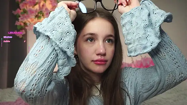 AmiLewis online show from 11.08.25