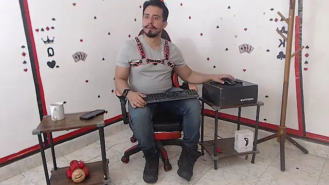 Snapshot of KalethBigDick chatting on 10.04.25 KalethBigDick online show from 10.04.25