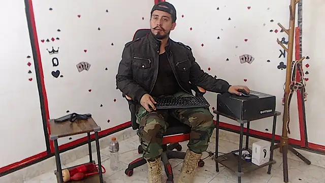 Snapshot of KalethBigDick chatting on 10.06.25 KalethBigDick online show from 10.06.25