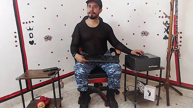 Snapshot of KalethBigDick chatting on 10.08.25 KalethBigDick online show from 10.08.25