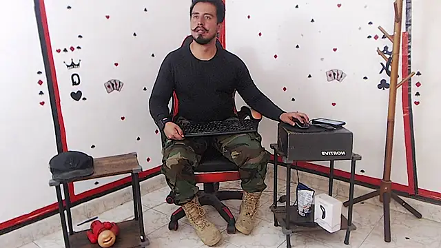 Snapshot of KalethBigDick chatting on 10.15.25 KalethBigDick online show from 10.15.25