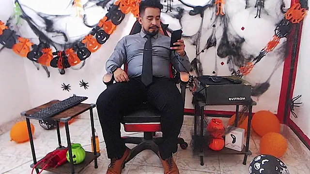 Snapshot of KalethBigDick chatting on 10.27.25 KalethBigDick online show from 10.27.25