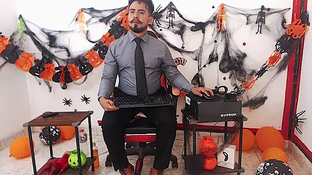 Snapshot of KalethBigDick chatting on 10.28.25 KalethBigDick online show from 10.28.25