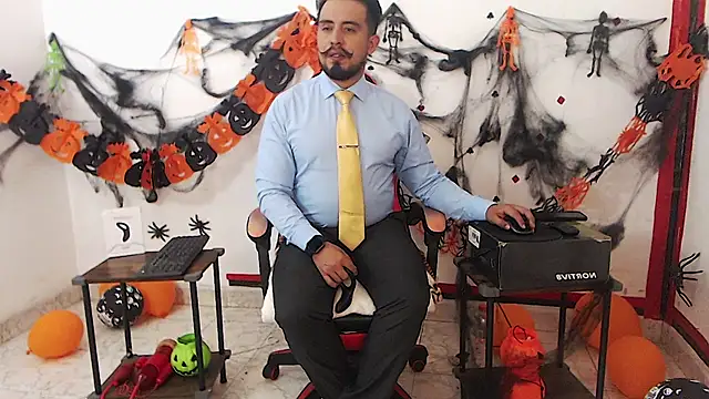 Snapshot of KalethBigDick chatting on 10.30.25 KalethBigDick online show from 10.30.25