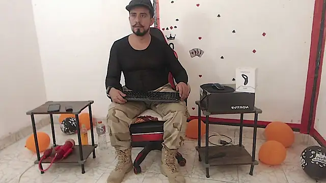 Snapshot of KalethBigDick chatting on 11.05.25 KalethBigDick online show from 11.05.25