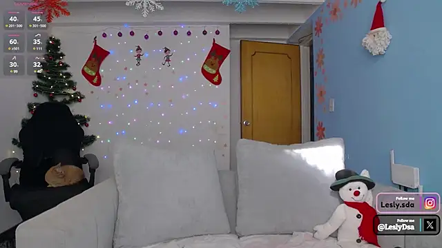 Snapshot of leslyyu chatting on 12.17.24 leslyyu online show from 12.17.24