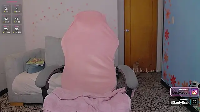 Snapshot of leslyyu chatting on 02.08.25 leslyyu online show from 02.08.25