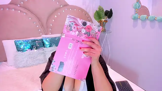 Snapshot of Miia_Thompsonn chatting on 09.30.25 Miia Thompsonn online show from 09.30.25