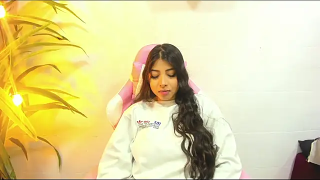 Snapshot of Miia_Thompsonn chatting on 10.12.25 Miia Thompsonn online show from 10.12.25