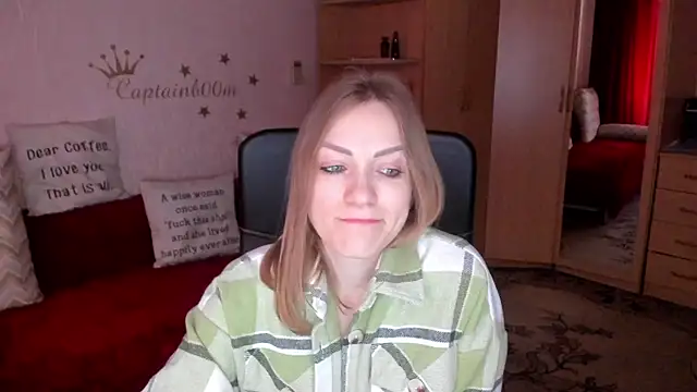 SilviaEyes online show from 02.14.25