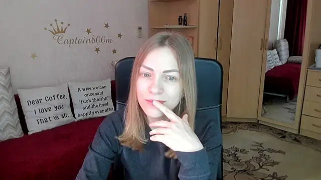 SilviaEyes online show from 02.20.25