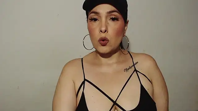 Snapshot of Miss_Agatha chatting on 10.12.25 Miss Agatha online show from 10.12.25