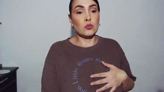 Snapshot of Miss_Agatha chatting on 10.30.25 Miss Agatha online show from 10.30.25