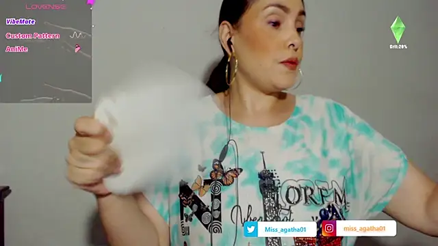 Snapshot of Miss_Agatha chatting on 11.08.25 Miss Agatha online show from 11.08.25