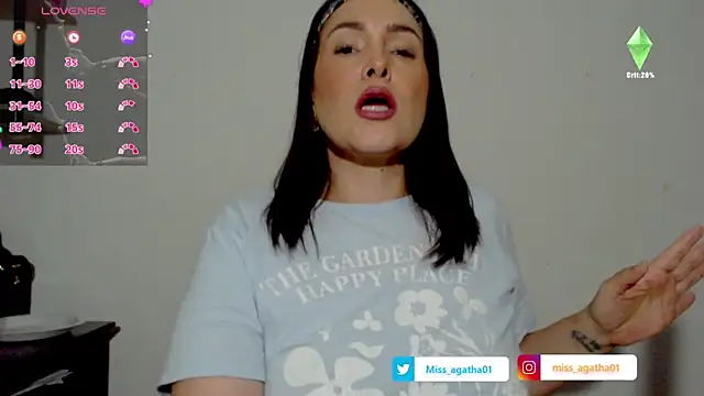 Snapshot of Miss_Agatha chatting on 11.11.25 Miss Agatha online show from 11.11.25