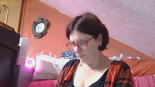 Snapshot of lanax chatting on 09.22.25 lanax online show from 09.22.25