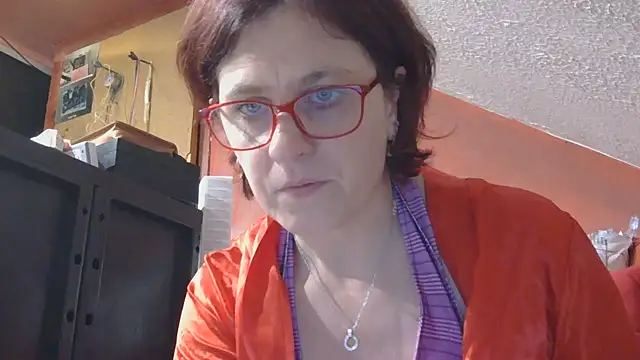 Snapshot of lanax chatting on 10.21.25 lanax online show from 10.21.25