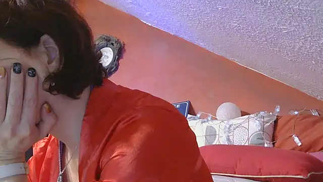 Snapshot of lanax chatting on 10.22.25 lanax online show from 10.22.25