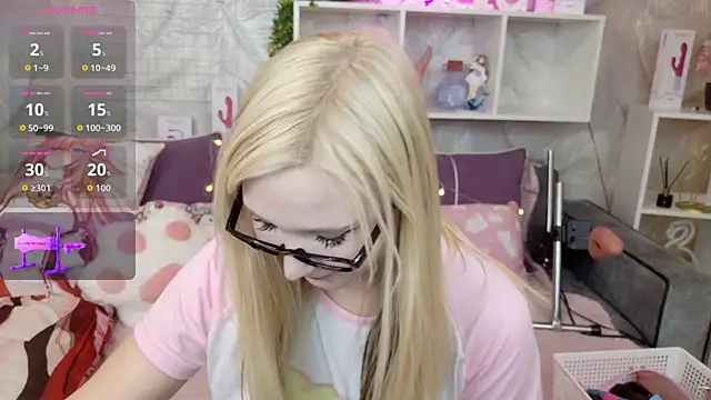 MeowkaKitty online show from 10.18.25