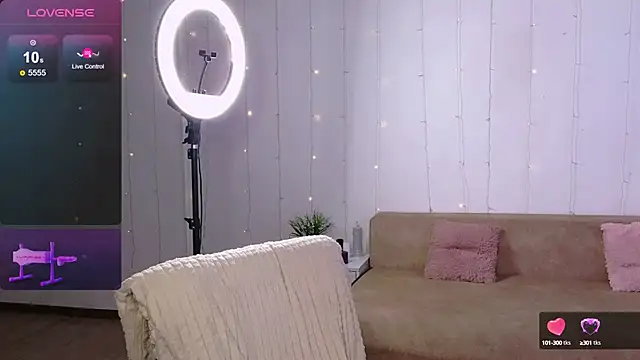 Britney Lynch online show from 12.12.24