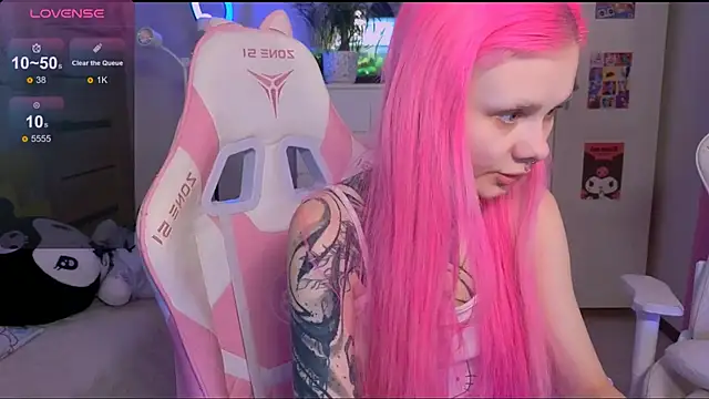 Britney Lynch online show from 10.22.25