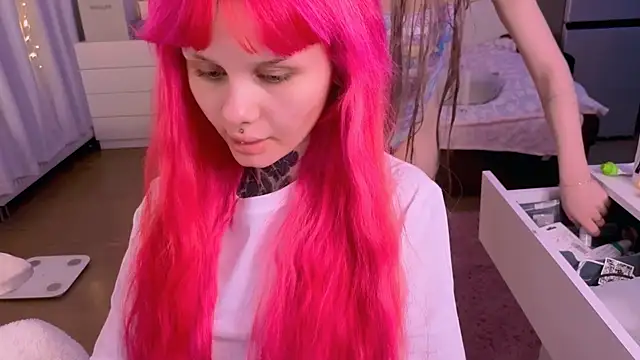 Britney Lynch online show from 11.28.25