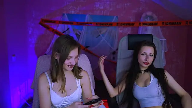 Snapshot of EllaHorton chatting on 10.18.25 EllaHorton online show from 10.18.25