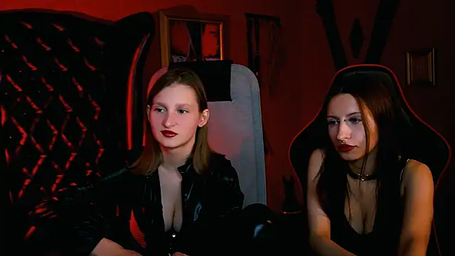 Snapshot of EllaHorton chatting on 10.23.25 EllaHorton online show from 10.23.25