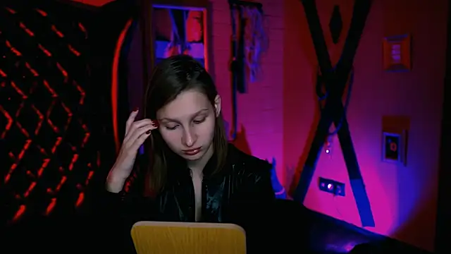 Snapshot of EllaHorton chatting on 10.27.25 EllaHorton online show from 10.27.25